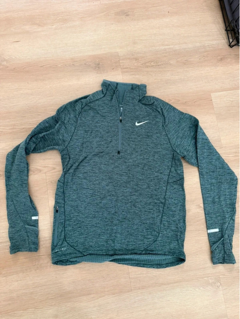 Nike drifit women’s quarterzip green medium